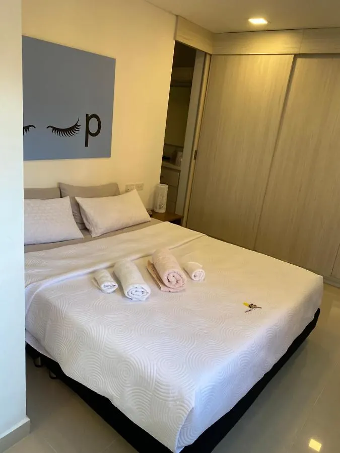 Apartasuite Moderna - En El Corazon Del Poblado Medellin Colombia