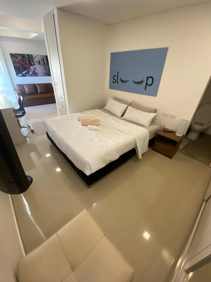 Apartasuite Moderna - En El Corazon Del Poblado Medellín 0*,  Colombia