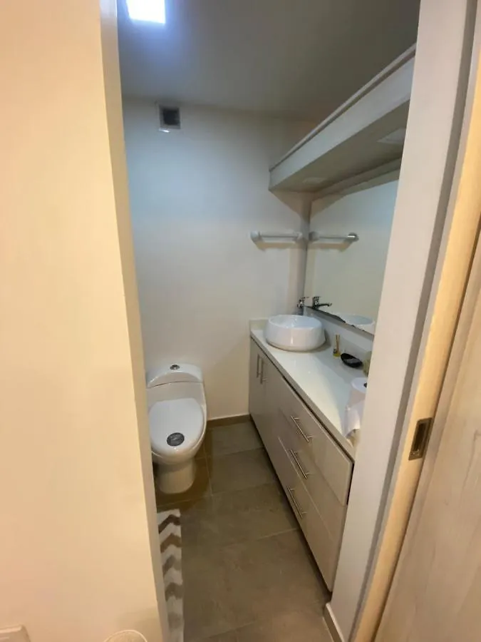 Apartasuite Moderna - En El Corazon Del Poblado Medellín 0*,  Colombia