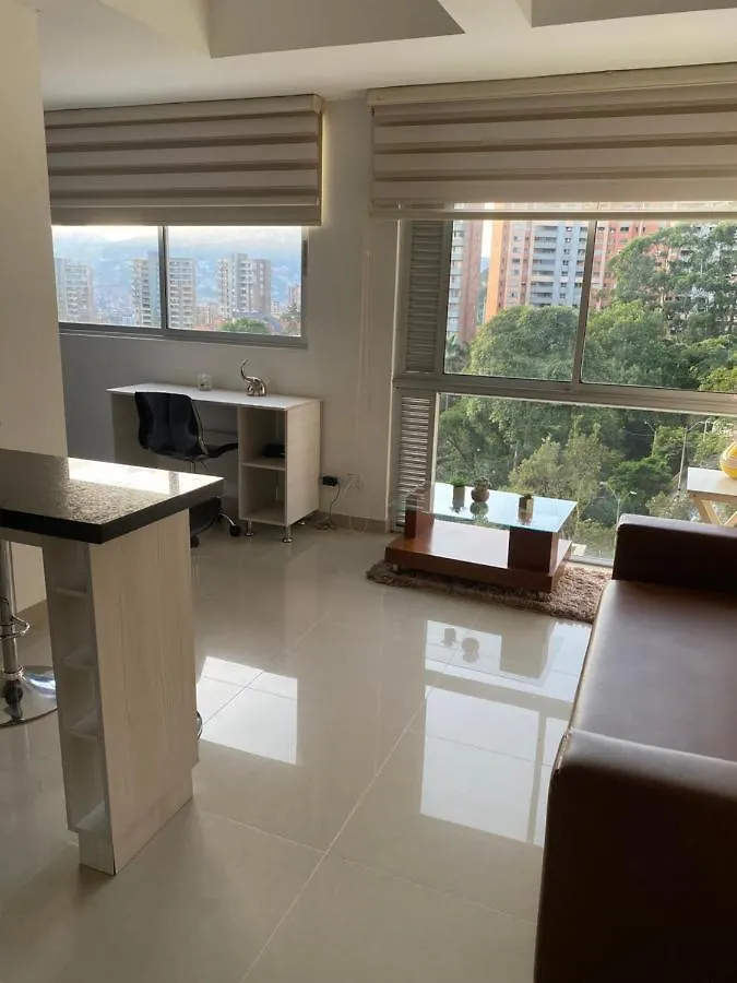 Apartasuite Moderna - En El Corazon Del Poblado Medellín