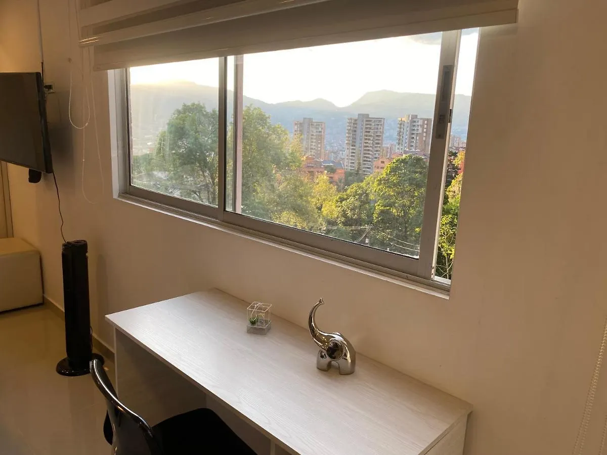 Apartasuite Moderna - En El Corazon Del Poblado Medellín 0*,  Colombia