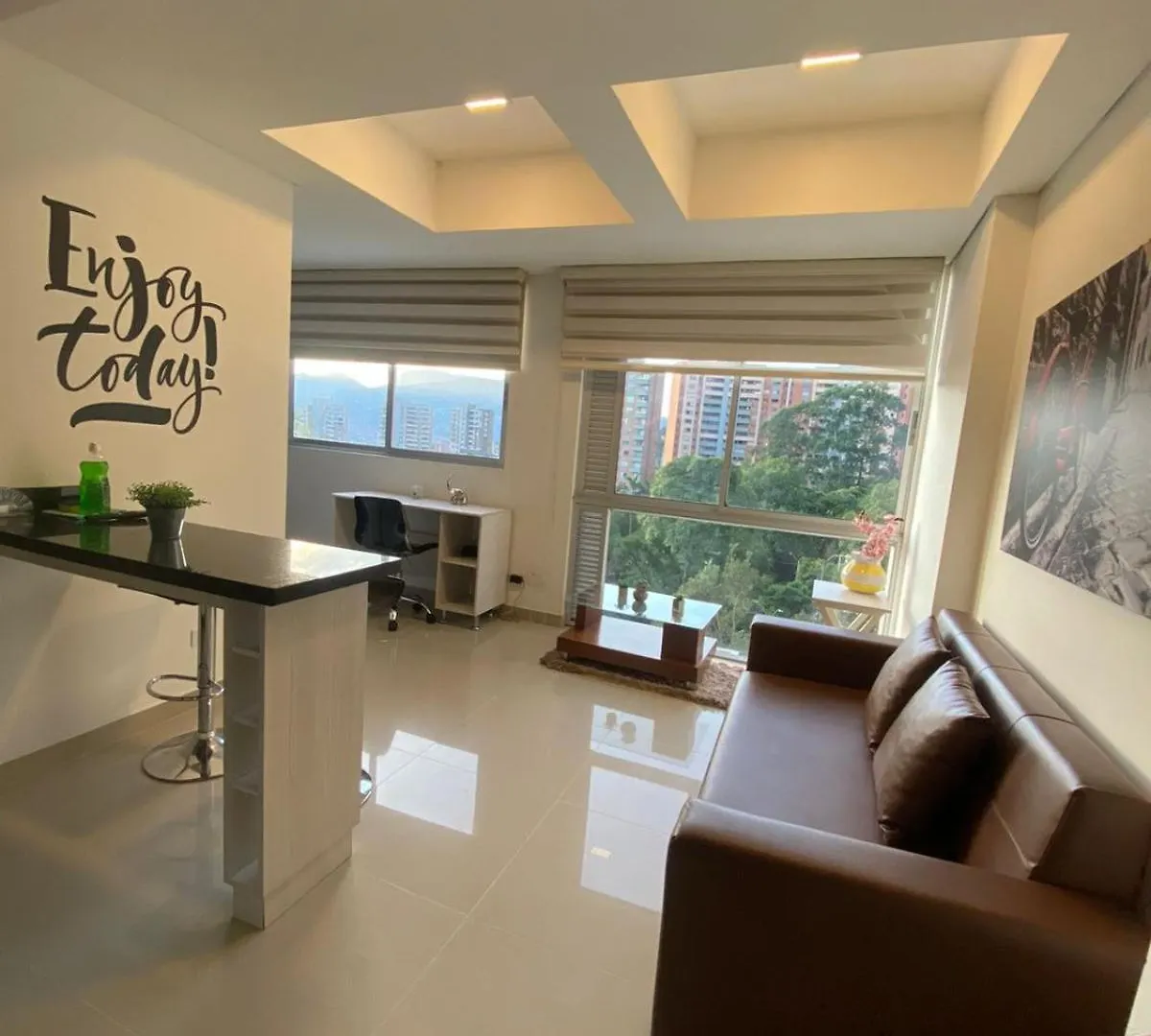 Apartasuite Moderna - En El Corazon Del Poblado Medellín 0*,  Colombia